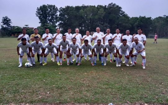 Walikota Metro Ikut bermain dalam Pertandingan persahabatan antara Persikomet FC dan Putrad PB FC