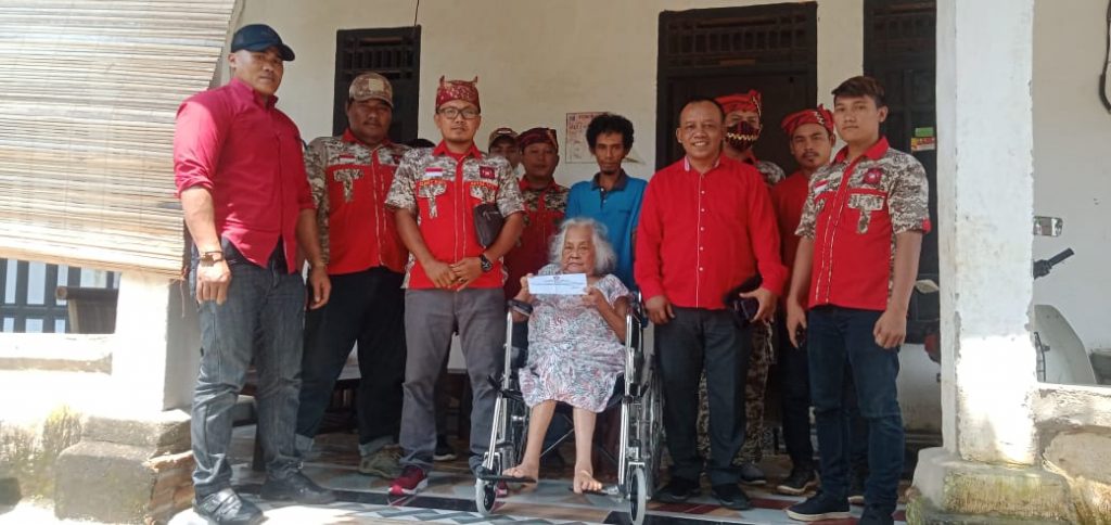 Ketua DPW dan DPD GML Metro Berikan Kursi Roda Dan Santunan