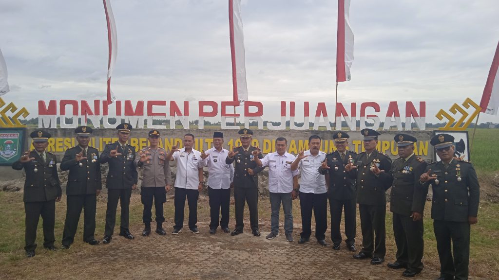 Makodim 0411/KM laksanakan upacara HUT TNI Ke -77 dilanjutkan tapak tilas dan pemberian tali asih pada pelaku sejarah 
