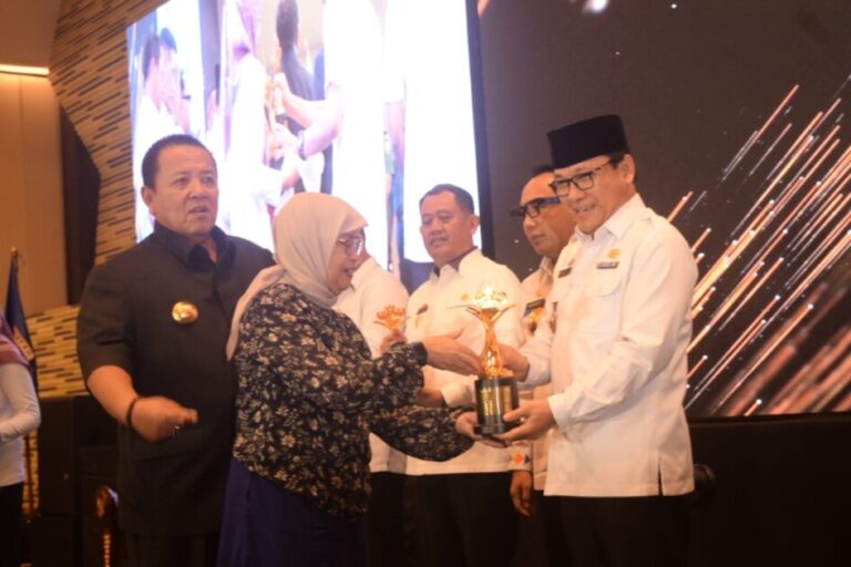 Wahdi terima Penghargaan PPD Saburai 2023 Dalam Rangka Musrenbang Tingkat Provinsi 